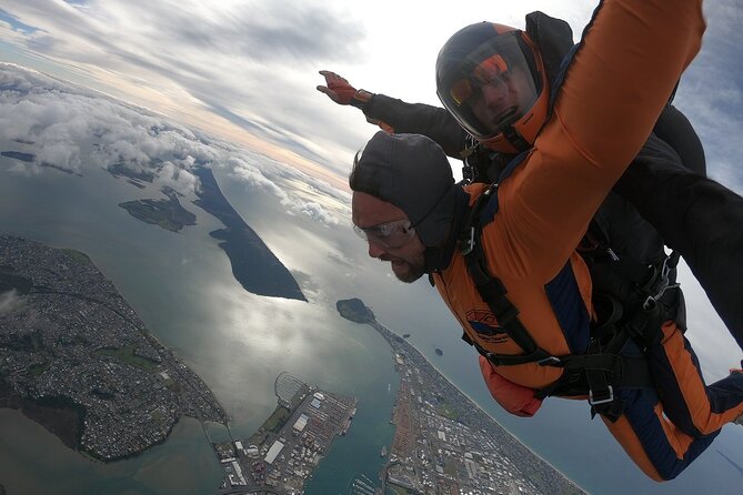 15,000ft Tandem Skydive in Tauranga - Bay of Plenty - Arriving at 2 Dakota Way