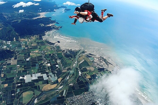 18,000ft Tandem Skydive over Abel Tasman - Weather can change the whole plan