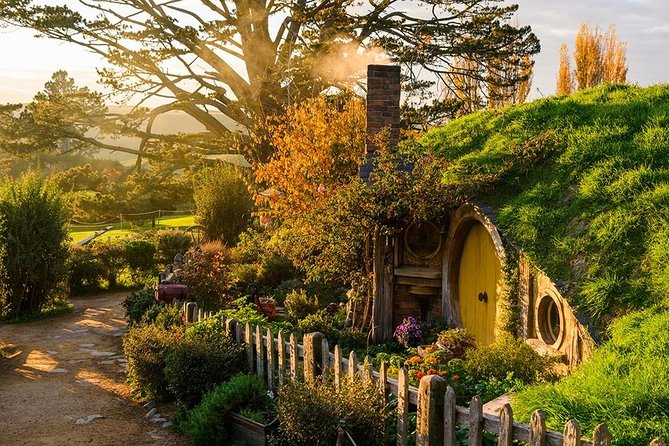 2 Day Waitomo Caves, Hobbiton Movie Set and Rotorua Tour from Auckland - Your Rotorua overnight and the cost of convenience