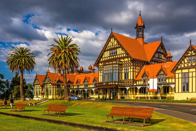2 Day Waitomo Caves, Hobbiton Movie Set and Rotorua Tour from Auckland - The coach experience, transfers, and timing