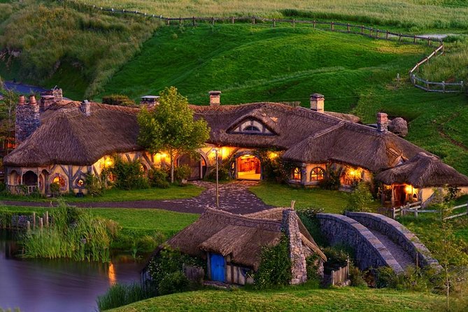 2 Day Waitomo Caves, Hobbiton Movie Set and Rotorua Tour from Auckland - Te Puia and Rotorua’s geothermal power