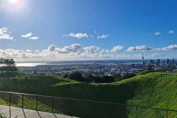 2025 Award Winning: Auckland City Highlights Half Day Tour - Mount Eden: the strongest stop for views