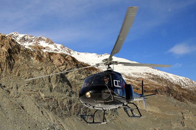 25-Minute Helicopter flight including an alpine landing - The AS350 helicopter and seating realities