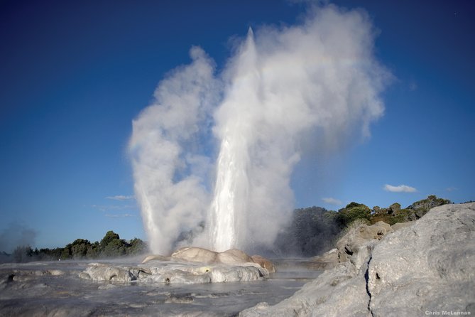 3 Day Waitomo Caves, Hobbiton Movie Set and Rotorua Tour from Auckland - Why this three-day route works