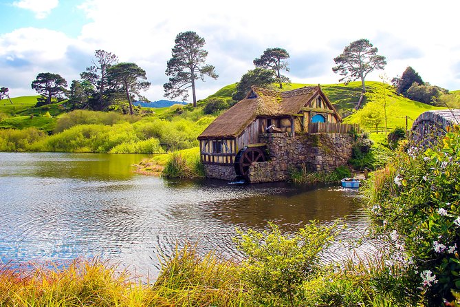 3 Day Waitomo Caves, Hobbiton Movie Set and Rotorua Tour from Auckland - Hobbiton receives the time it deserves