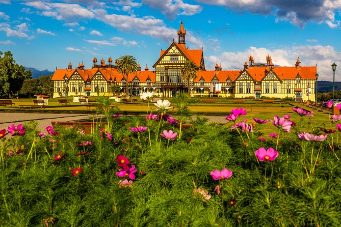3 Day Waitomo Caves, Hobbiton Movie Set and Rotorua Tour from Auckland - Wai-O-Tapu shows Rotorua at its most colorful