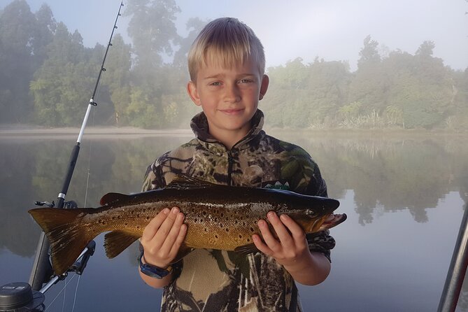 3-Hour Fishing Charter Experience at Franz Josef Glacier - A small group, with help for beginners