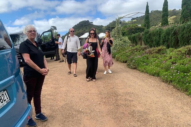 4.5-Hour Scenic Wine Tour with Private Guide & Up to 12 Tastings - Batch Winery is the natural lunch stop