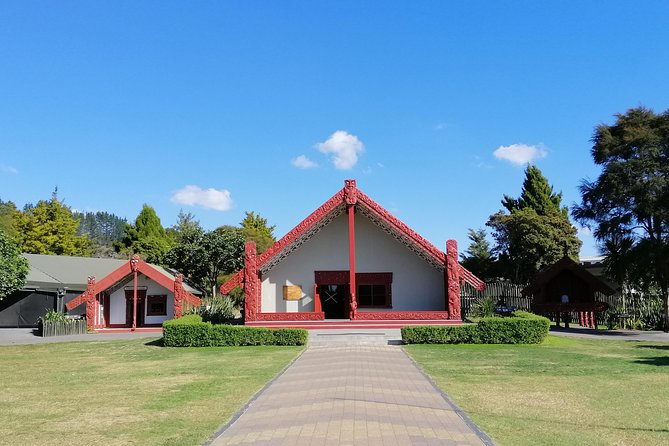 4-Day Wellington to Auckland via Rotorua Tour - Day 3: Waitomo’s glowworms and a stop in Hobbiton
