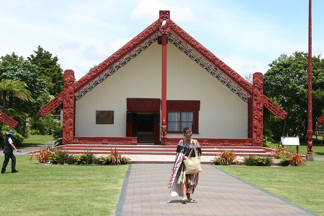 5-Day Bay of Islands, Auckland, Hobbiton, Rotorua & Waitomo Tour - What the price includes, and what it does not