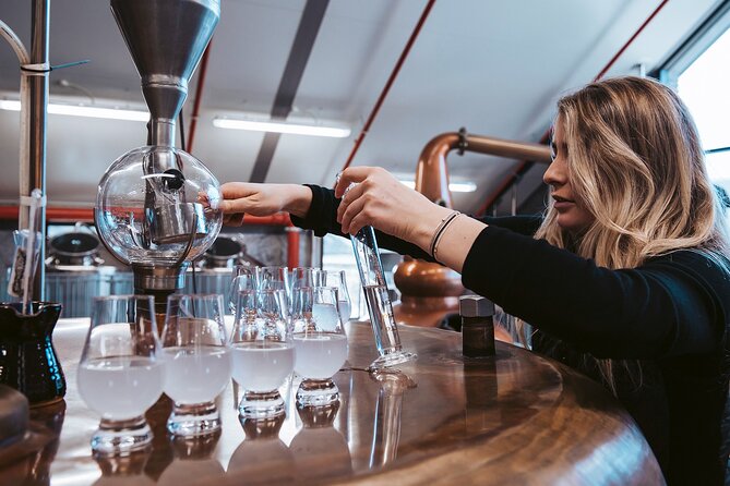 6 Hour's - Queenstown's Helicopter Gin Tour - Who will get the most from this Queenstown afternoon?
