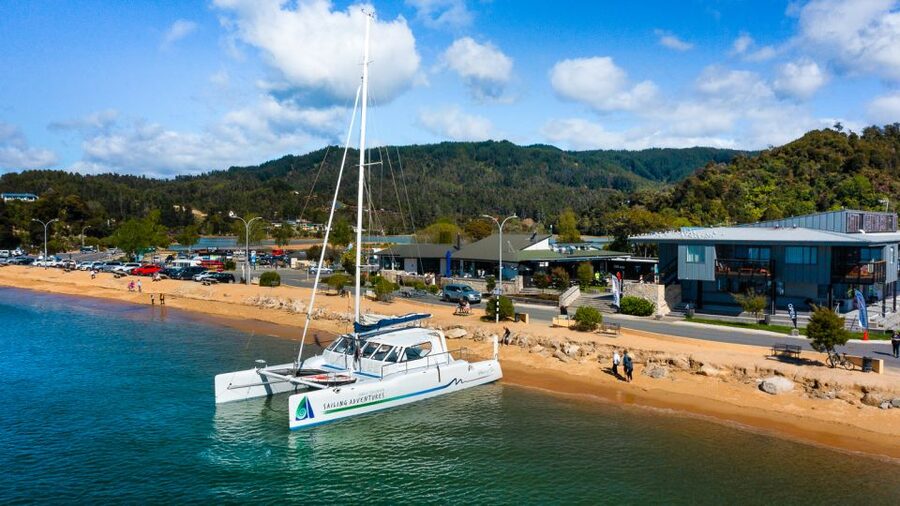 Abel Tasman National Park: Day Sailing Adventure with Lunch - Setting out from Kaiteriteri at 10 am