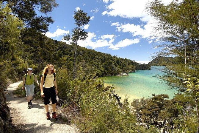 Anchorage Walk and Sail - A walking and sailing day in Abel Tasman