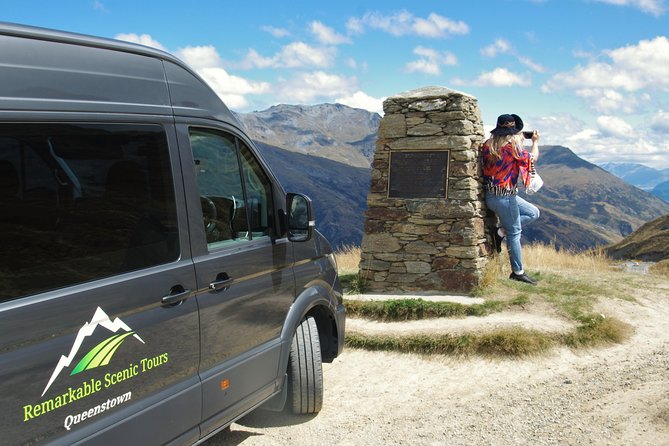 Arrowtown and Wanaka Highlights Tour from Queenstown - That Wanaka Tree and the lakeshore