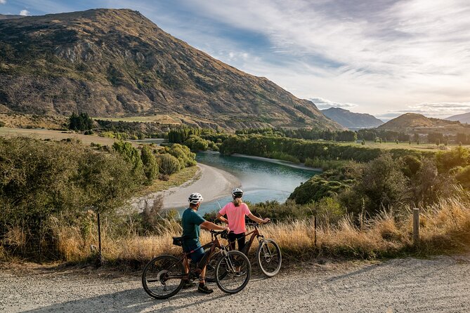 Arrowtown to Queenstown Full-Day Bike Adventure - Starting in Arrowtown, a smart place for coffee