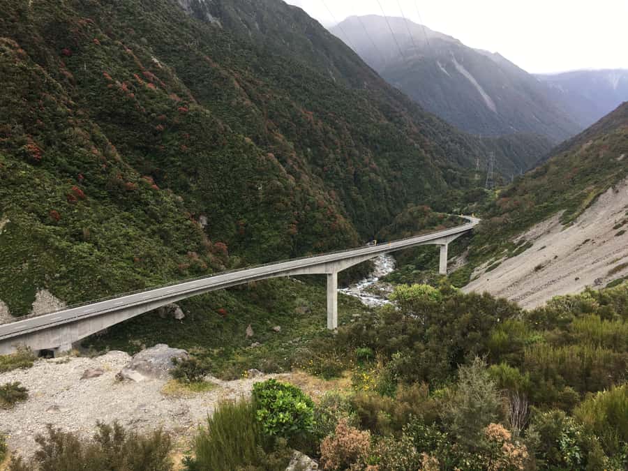 Arthur's Pass: TranzAlpine Train and Castle Hill Day Tour - Lake Pearson and the best reflection photos