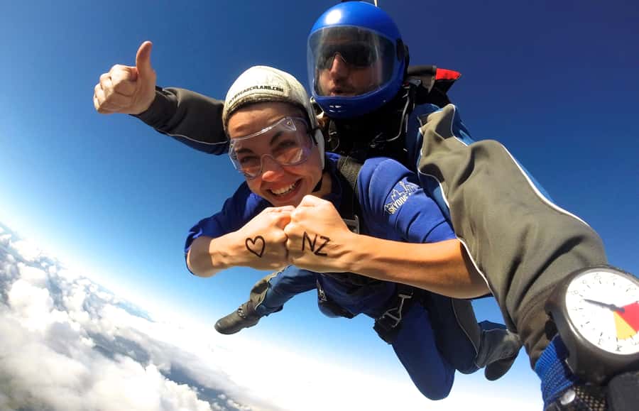 Auckland: 13000, 16000, or 18000-Foot Tandem Skydive - Key points to know before you book