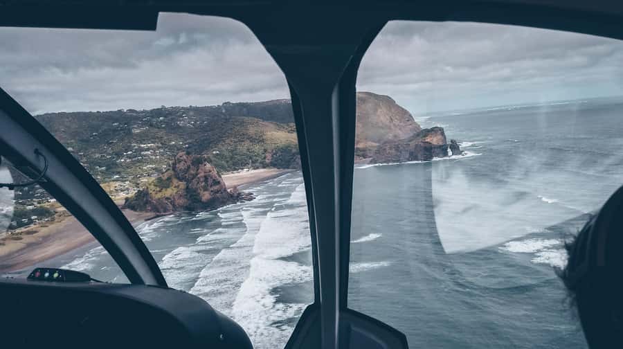 Auckland: 36 min scenic helicopter flight - Coast to Coast - Crossing from the wild coast to central Auckland
