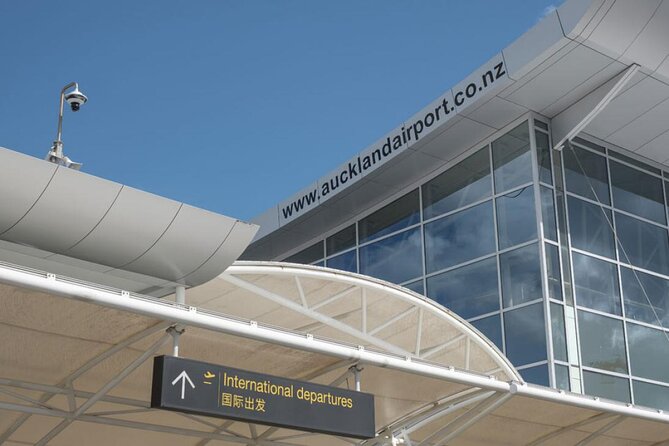 Auckland Airport Private Transfers with child car seats - Meeting your car at Auckland Airport