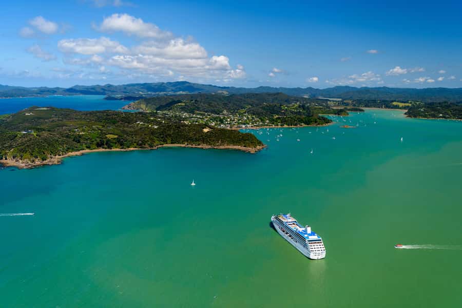 Auckland: Bay of Islands Day Tour with Dolphin Cruise - Starting across Auckland Harbour Bridge