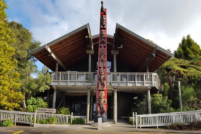 Auckland City Highlights, Afternoon Piha Beach & Rainforest Tour - Arataki Visitor Centre opens the western ranges