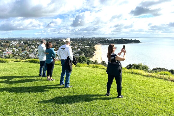 Auckland City Top Spots Half Day Tour(Small Group Tour) - Mount Eden and the best city panorama