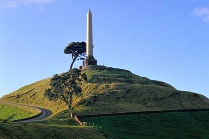 Auckland City Volcano & Scenic Highlights Tour - What the guides add to the outing