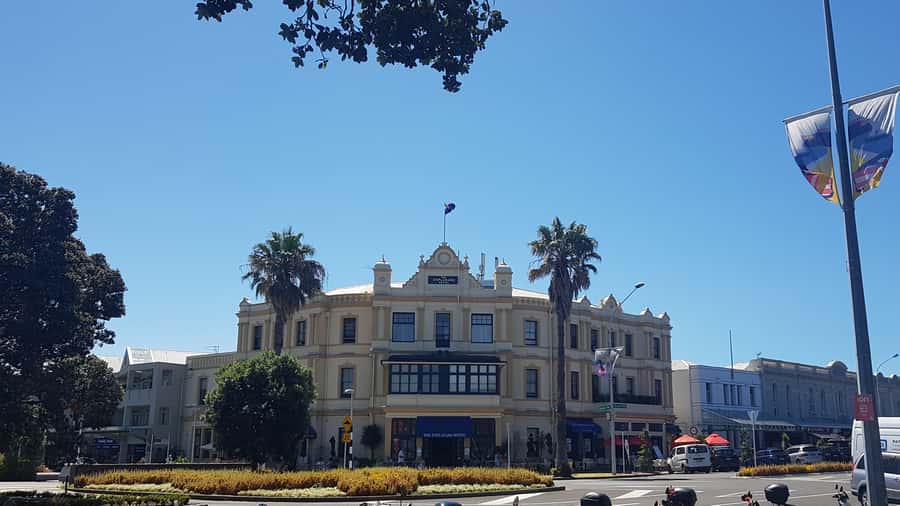 Auckland: Full-Day City Tour - One Tree Hill adds history and open space