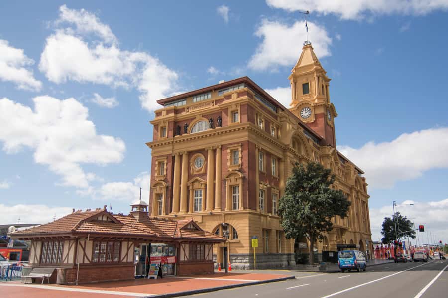 Auckland: Guided Small Group City Discovery Tour - Queen Street and the central city