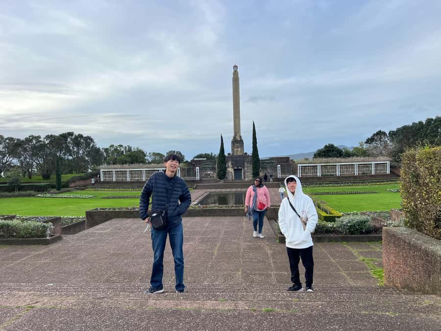 AUCKLAND: Half-Day CITY HIGHLIGHTS TOUR - Mt.Eden, Tamaki Dr - Auckland Museum and the Winter Gardens
