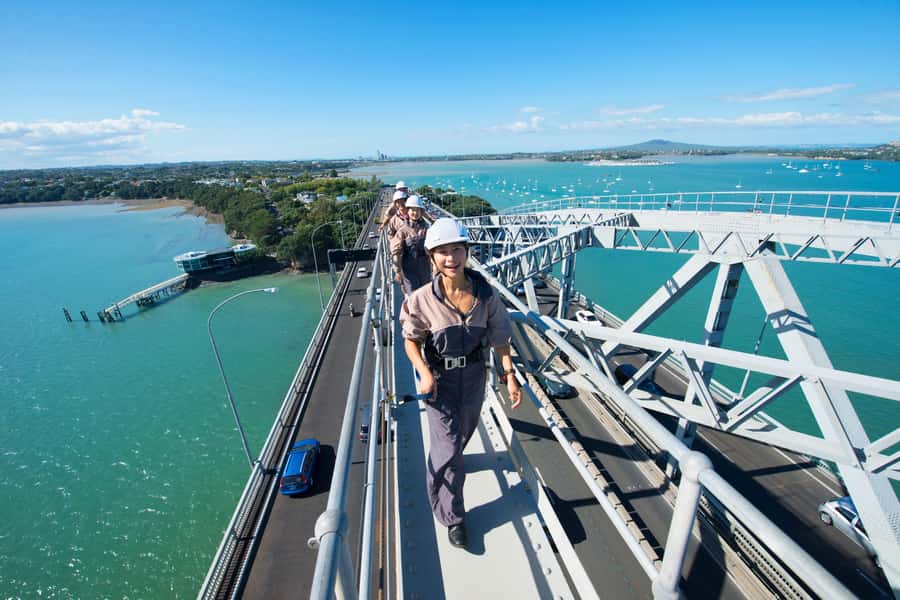 Auckland Harbor Bridge: Bridge Climb - Walking over the Waitemata Harbour