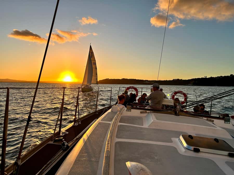 Auckland: Harbour Sailing Cruise with 3-Course Dinner - Waitematā Harbour after sunset