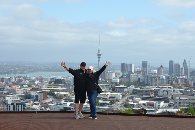 Auckland Highlights Full Day Guided Tour - Piha Beach, the day’s strongest finish