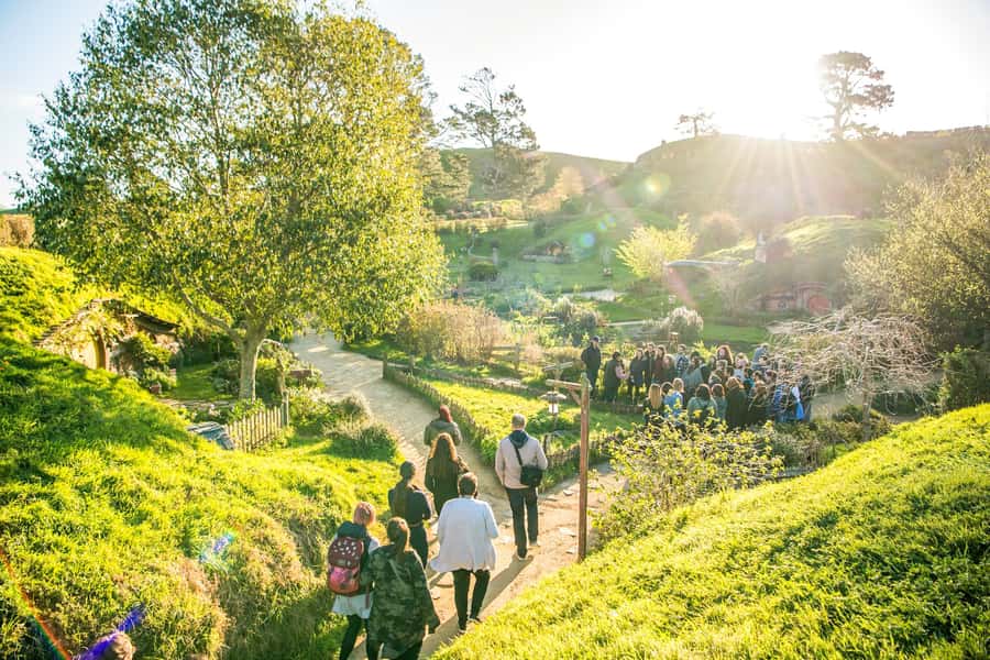 Auckland: Hobbiton Movie Set Day Trip with Festive Lunch - Key points at a glance
