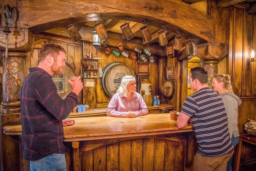 Auckland: Hobbiton Movie Set Day Trip with Festive Lunch - The gift shop and the tight timetable