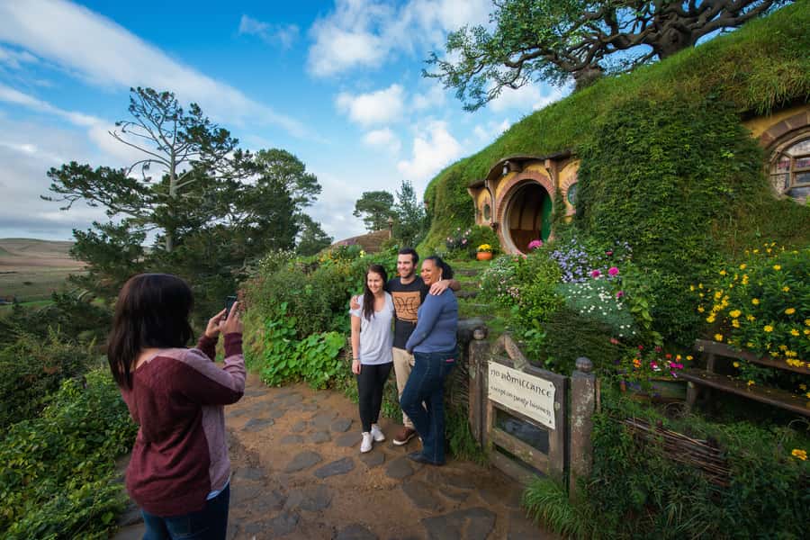 Auckland: Hobbiton Movie Set Tour with Lunch - Arriving at Shire’s Rest