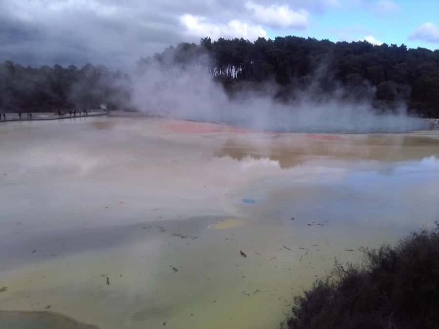 Auckland: Hobbiton, Rotorua, Waiotapu and Waitomo 3-Day Tour - Hobbiton, where film scenery becomes a real stop