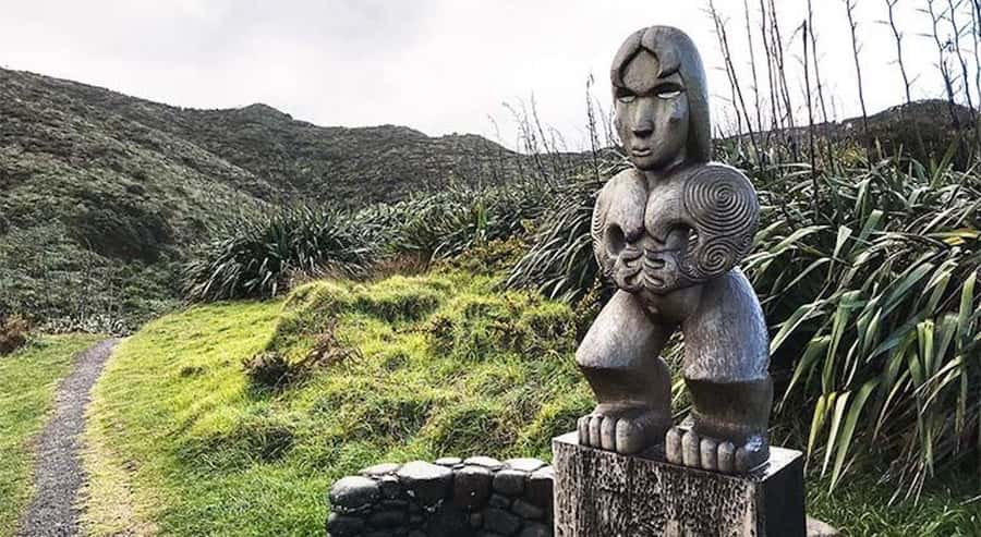 Auckland: Piha Beach, Rainforest, & Mount Eden Private Tour - Key points at a glance