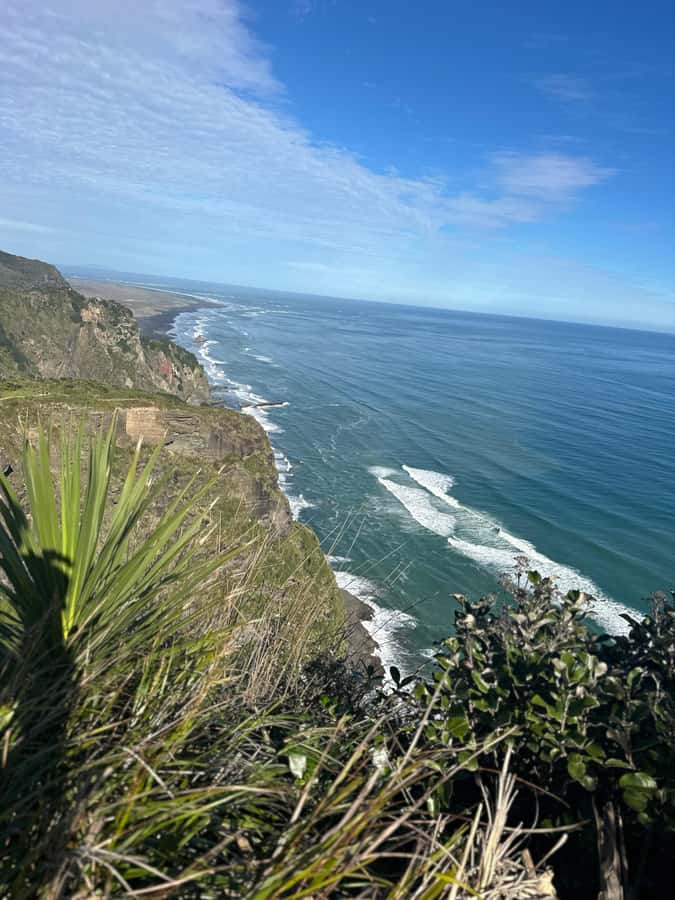 Auckland: Piha Beach, Rainforest, & Mount Eden Private Tour - Returning to Auckland for Mount Eden