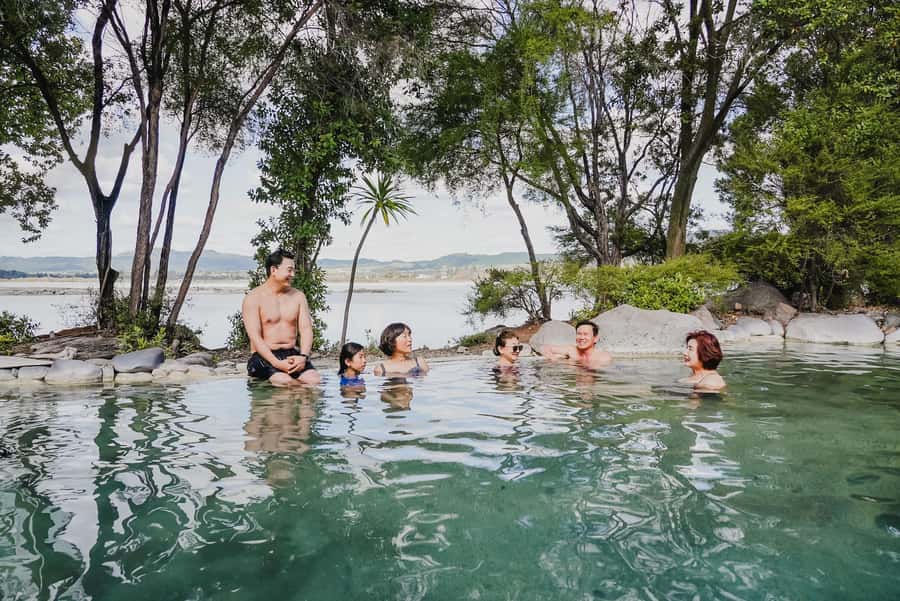 Auckland: Rotorua Highlights with Redwoods Treewalk & Spa - Lunch is flexible, but not included