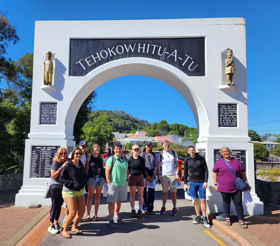 Auckland: Rotorua Living Maori Village Tour w/ Haka & Lunch - Should you book the Whakarewarewa tour?