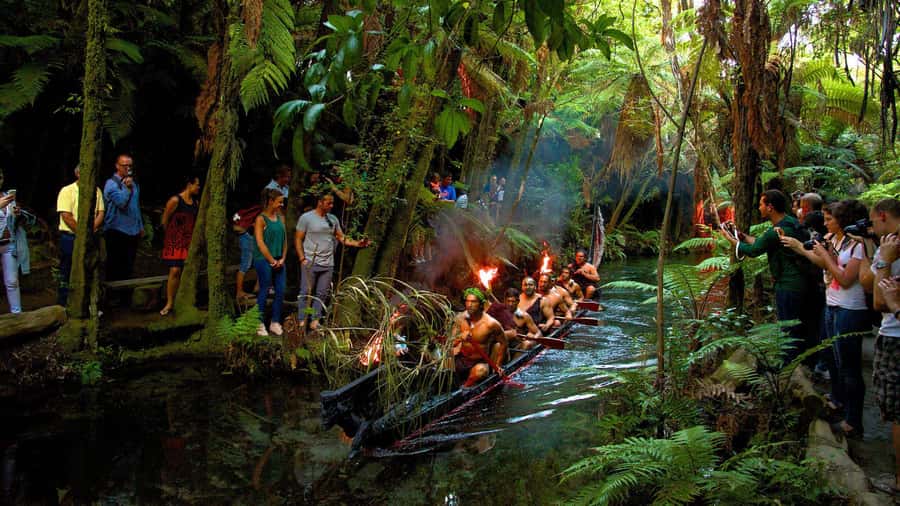 Auckland: Rotorua Māori Cultural & Geothermal Tour & Lunch - Why the hangi lunch matters