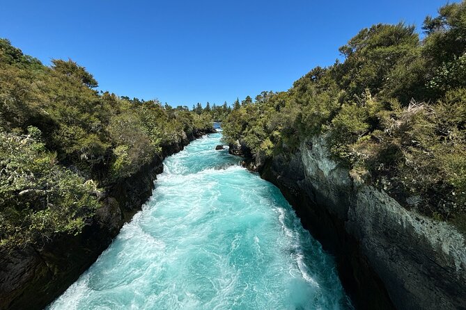 Auckland: Rotorua, Taupo, Waiotapu & Huka Falls Private Trip - Two hours beside Lake Taupo