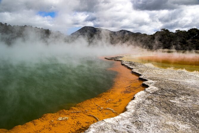 Auckland: Rotorua, Taupo, Waiotapu & Huka Falls Private Trip - Wai-O-Tapu and Lady Knox: the geothermal centerpiece