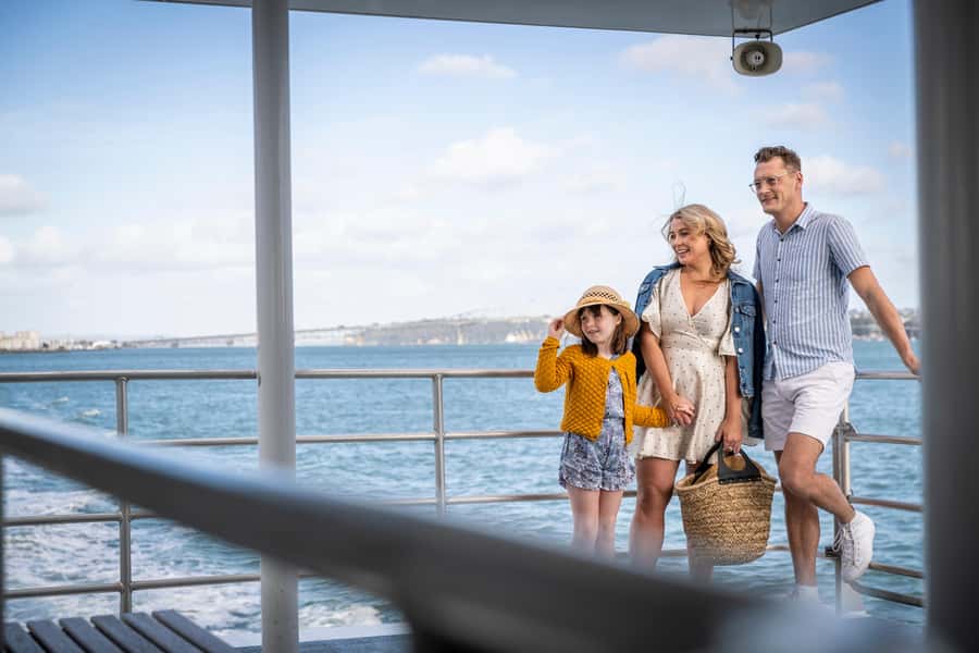 Auckland: Scenic Harbour Sightseeing Cruise - Under the Harbour Bridge