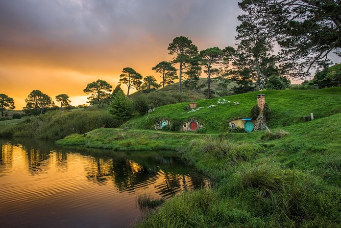Auckland to Hobbiton Movie Set and Rotorua's Geothermal Valley - Hobbiton’s tiny world in a big Waikato setting
