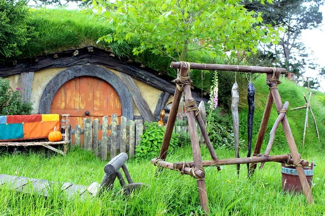 Auckland to Hobbiton Movie Set Private Tour - A private ride with a personal guide
