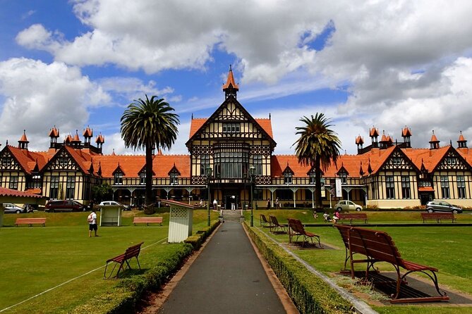 Auckland to Rotorua, Hobbiton and Waitomo 1 Way Small Group Tour - A quick introduction to Rotorua before hotel drop-off