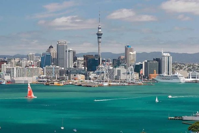 Auckland Town and Country Delights Tour - Cockle Bay offers a small beach pause