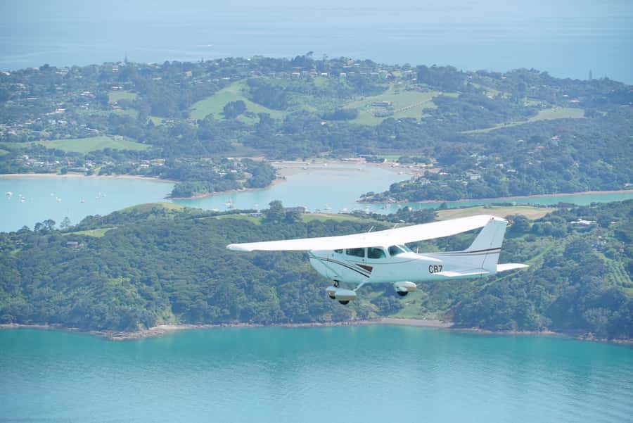 Auckland: Waiheke Island Wine and Food Tasting with Flights - Why the flight to Waiheke changes the day